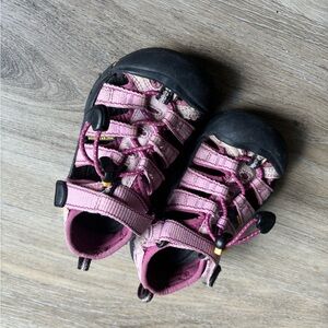 Pink Keens waterproof shoe for kids